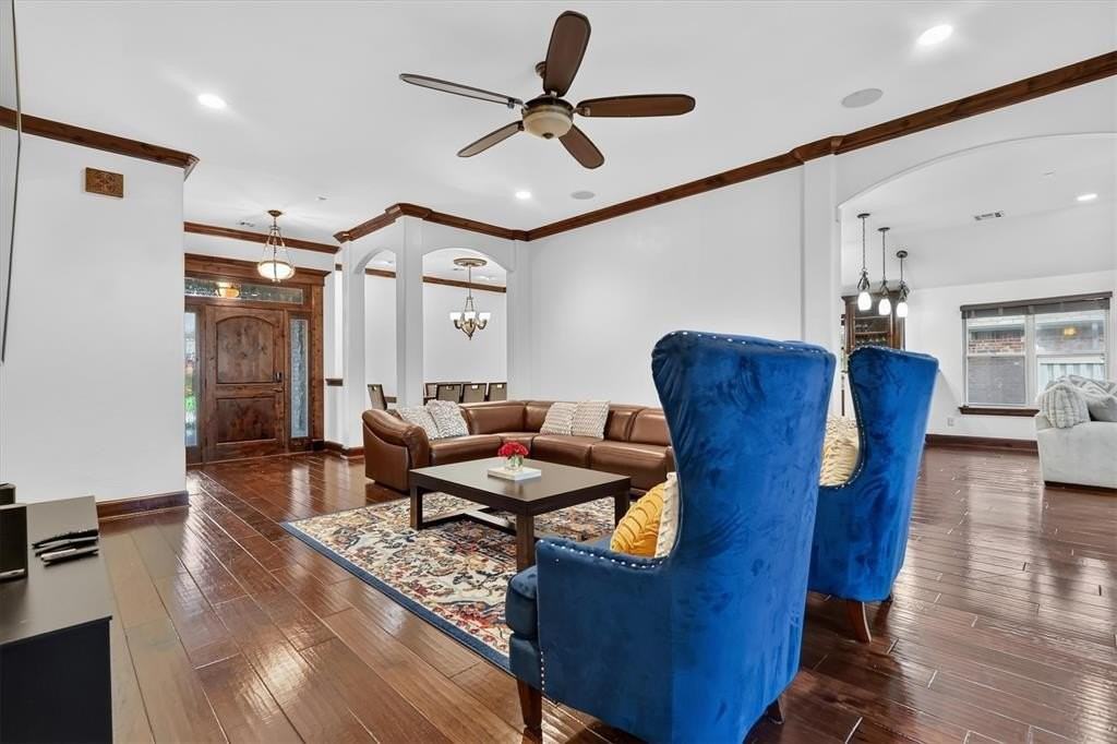 16616 Moorgate Ln - Photo 3 of 43
