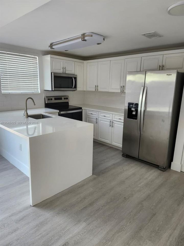 4 Nw 112th Ave - Photo 5 of 8