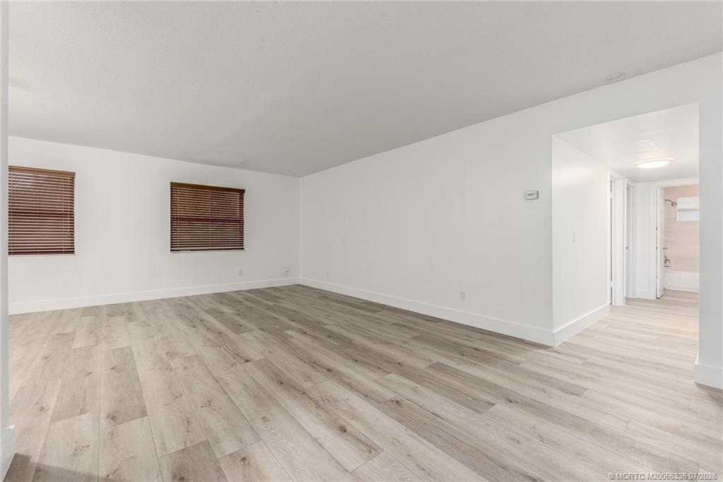 660 Sw Bryant Ave #10 - Photo 4 of 21
