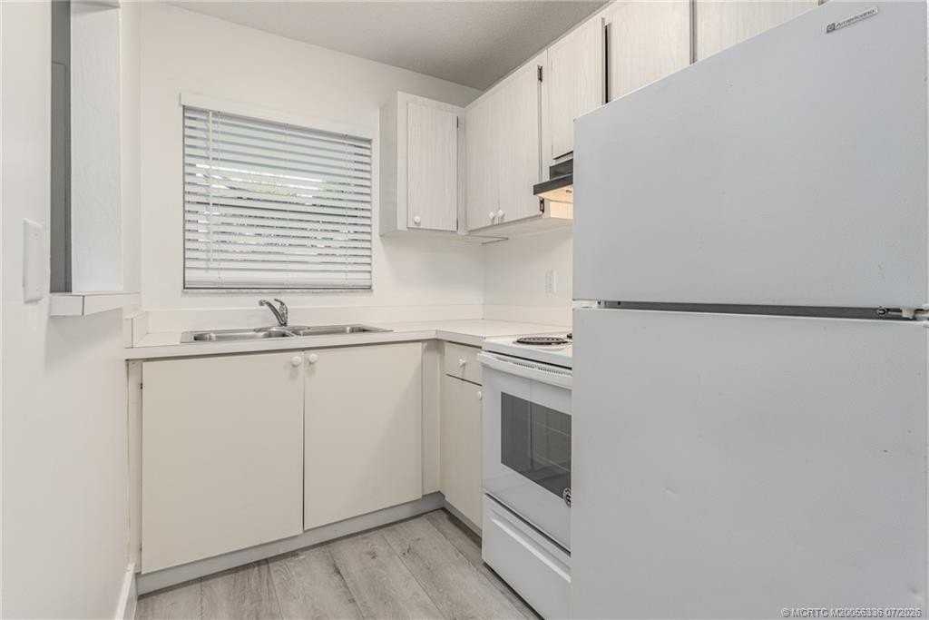 660 Sw Bryant Ave #10 - Photo 6 of 21
