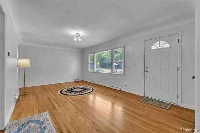 4918 Ainsley Ave - Photo 7 of 47