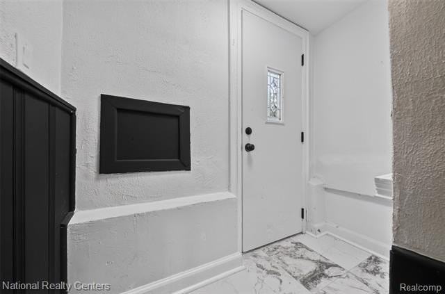 13527 Winthrop St - Photo 4 of 47
