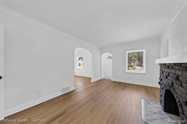 13527 Winthrop St - Photo 6 of 47