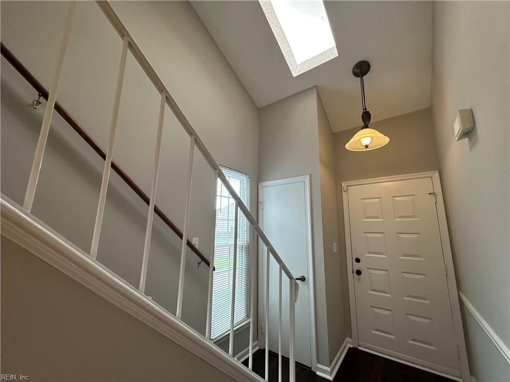 4809 Cliffony Dr - Photo 3 of 35
