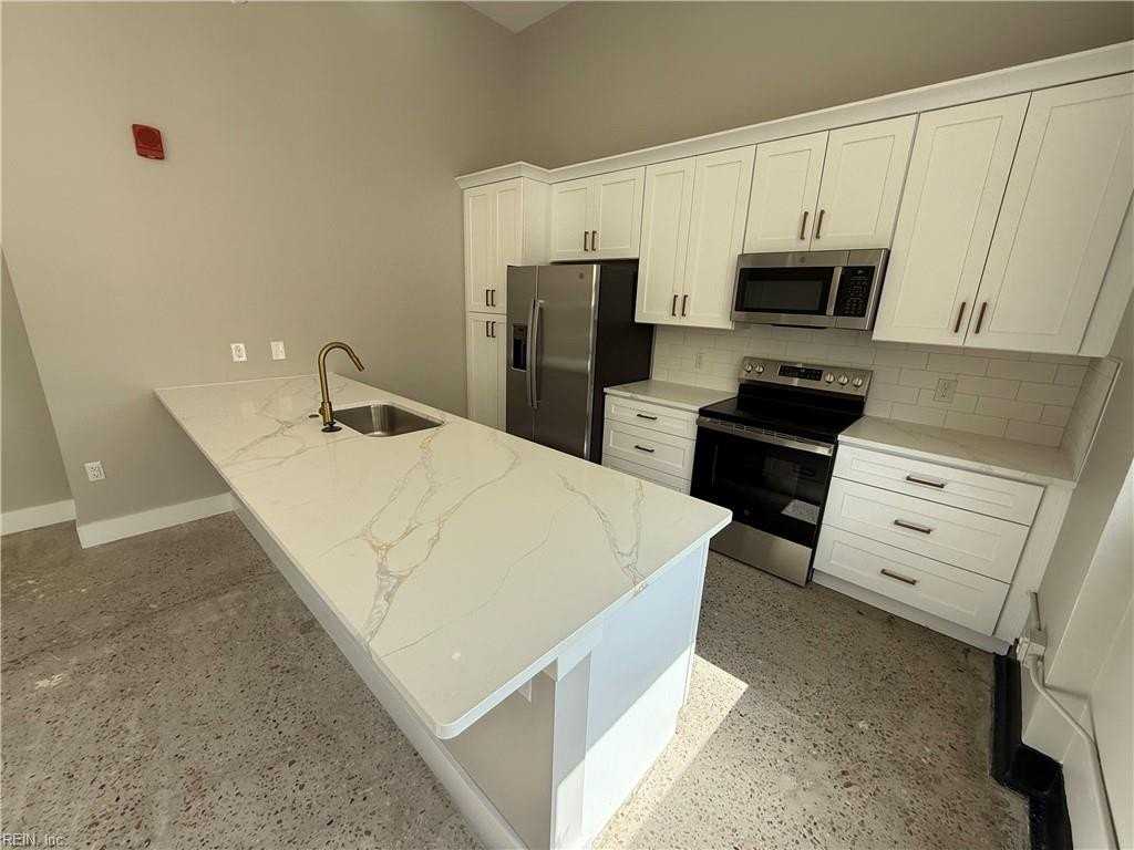 332 34th St #204 - Photo 2 of 14