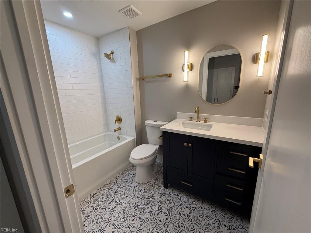 332 34th St #204 - Photo 5 of 14
