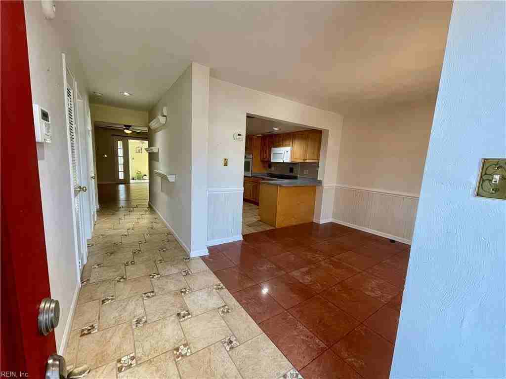 2402 Whaler Ct - Photo 2 of 25