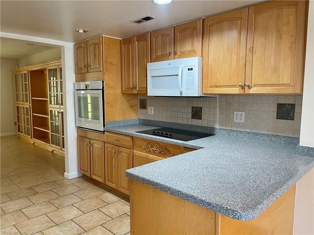 2402 Whaler Ct - Photo 5 of 25