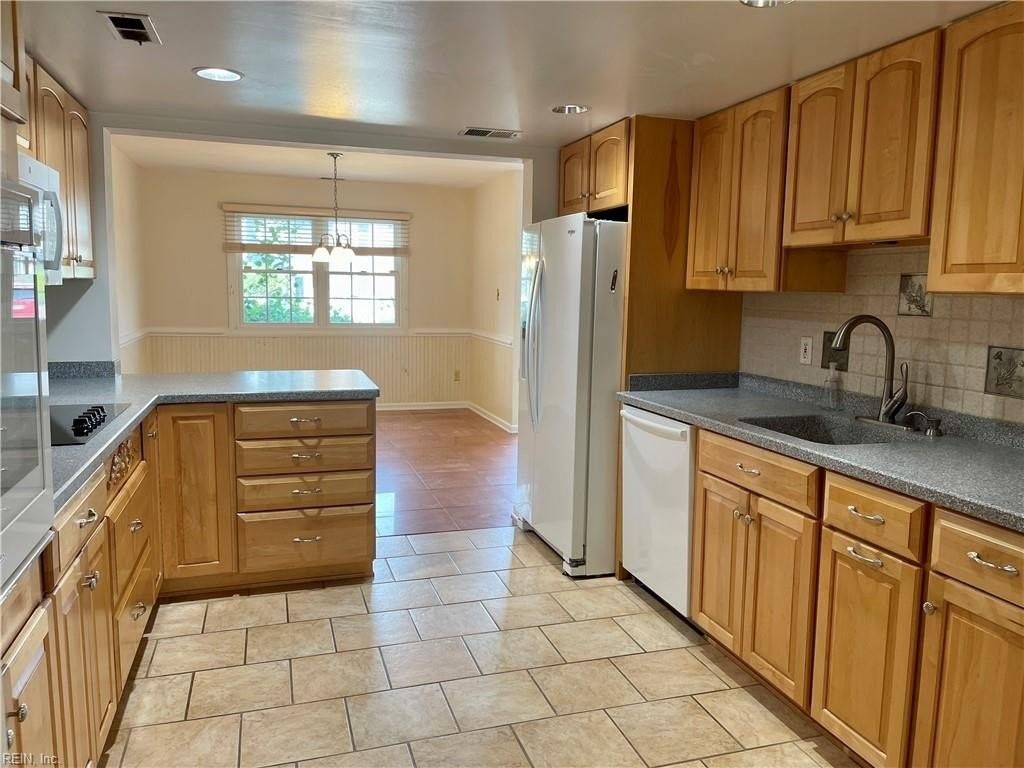 2402 Whaler Ct - Photo 6 of 25