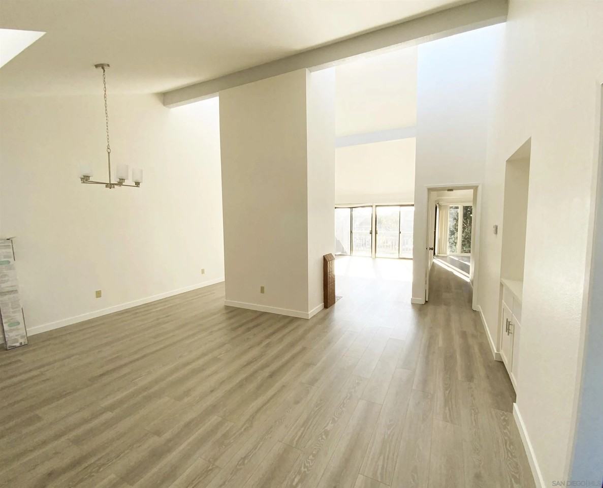 80 Kingston Ct W - Photo 4 of 23