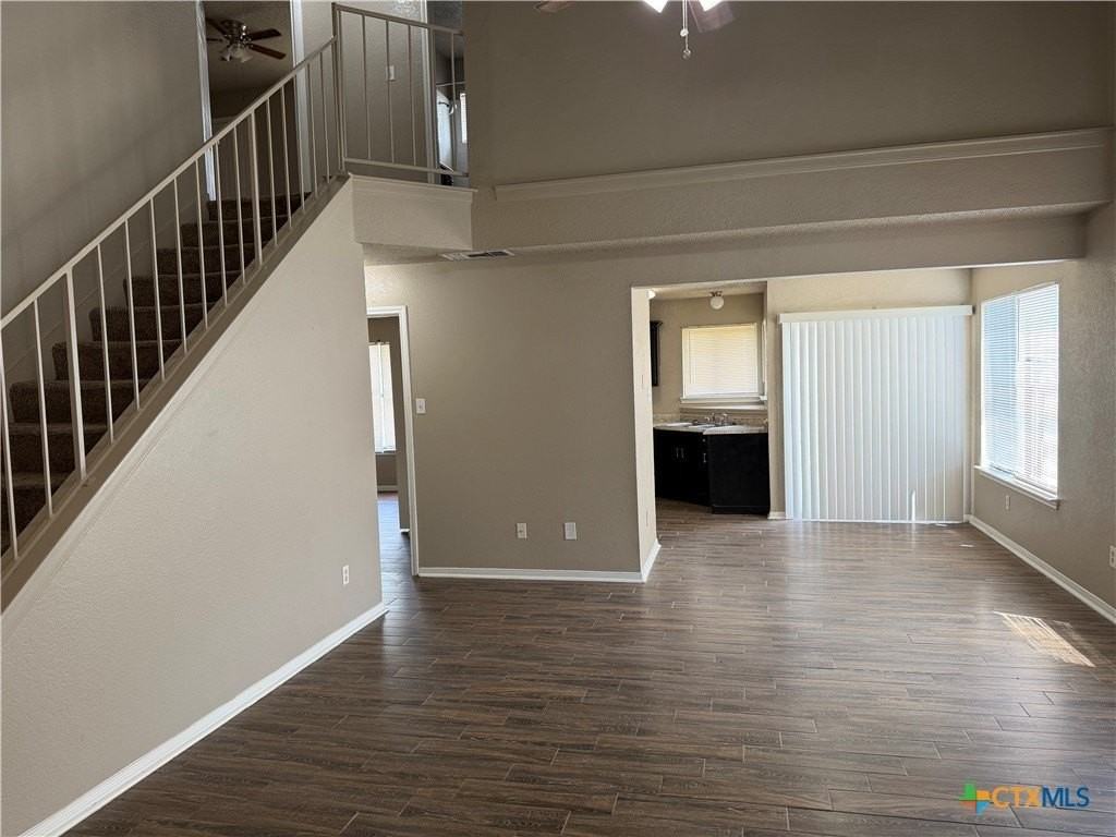 3208 Green Valley Dr - Photo 2 of 17