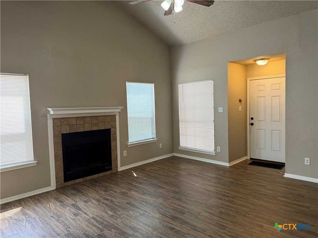 3208 Green Valley Dr - Photo 4 of 17