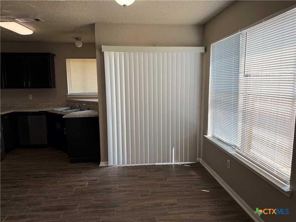 3208 Green Valley Dr - Photo 6 of 17