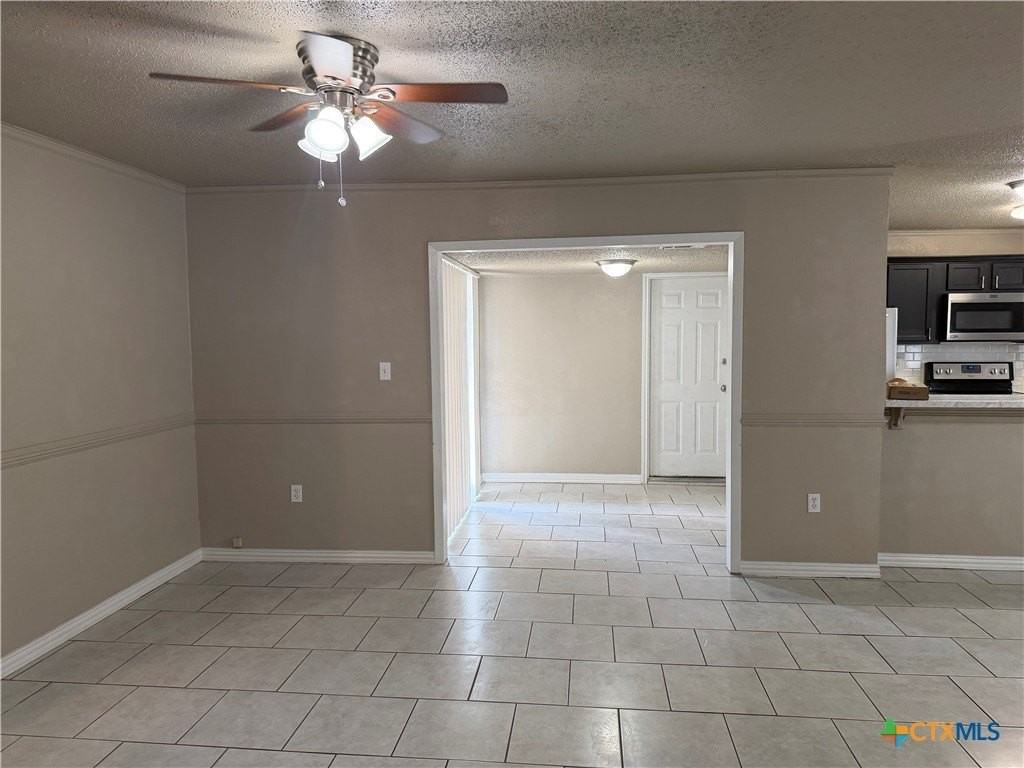 702 Karen St - Photo 4 of 17