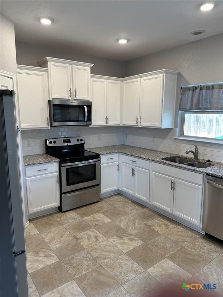 1418 Amber Dawn Dr - Photo 3 of 22