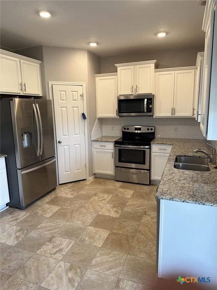 1418 Amber Dawn Dr - Photo 4 of 22