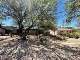 featured image of 2420 E 5th St