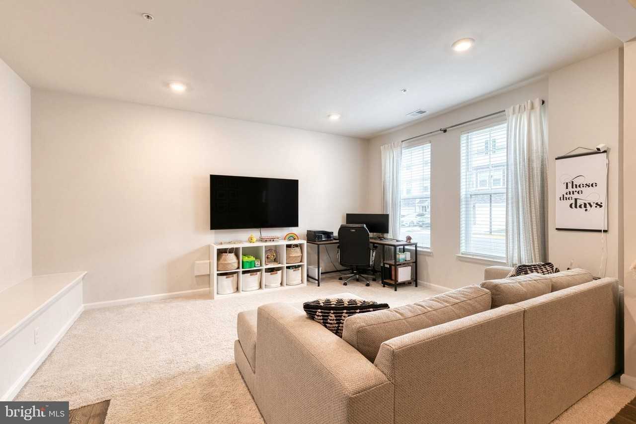 2050 Hinshaw Dr - Photo 5 of 46