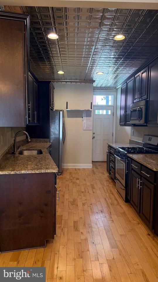 3404 Chestnut Ave - Photo 3 of 14