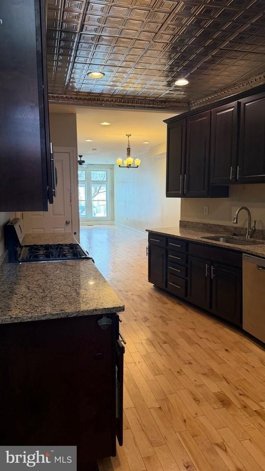3404 Chestnut Ave - Photo 4 of 14