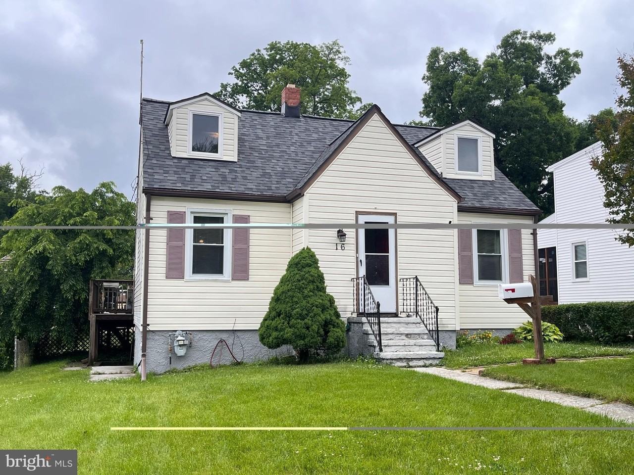 16 Evans Ave - Photo 3 of 12