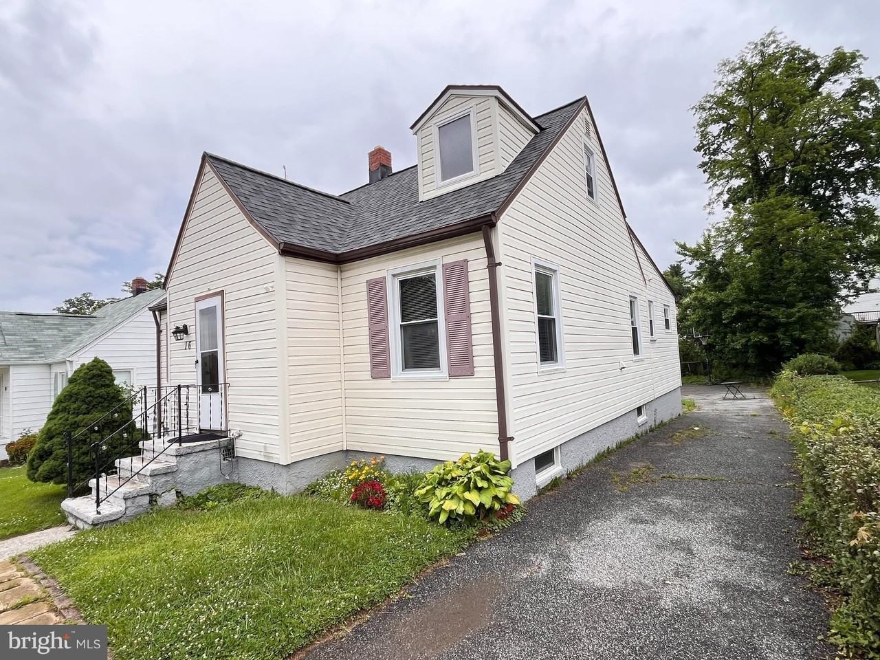 16 Evans Ave - Photo 4 of 12