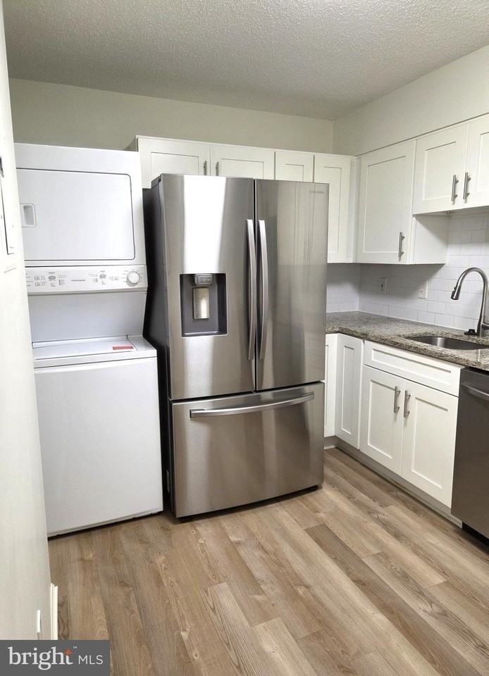 15107 Interlachen Dr #2-520 - Photo 6 of 18