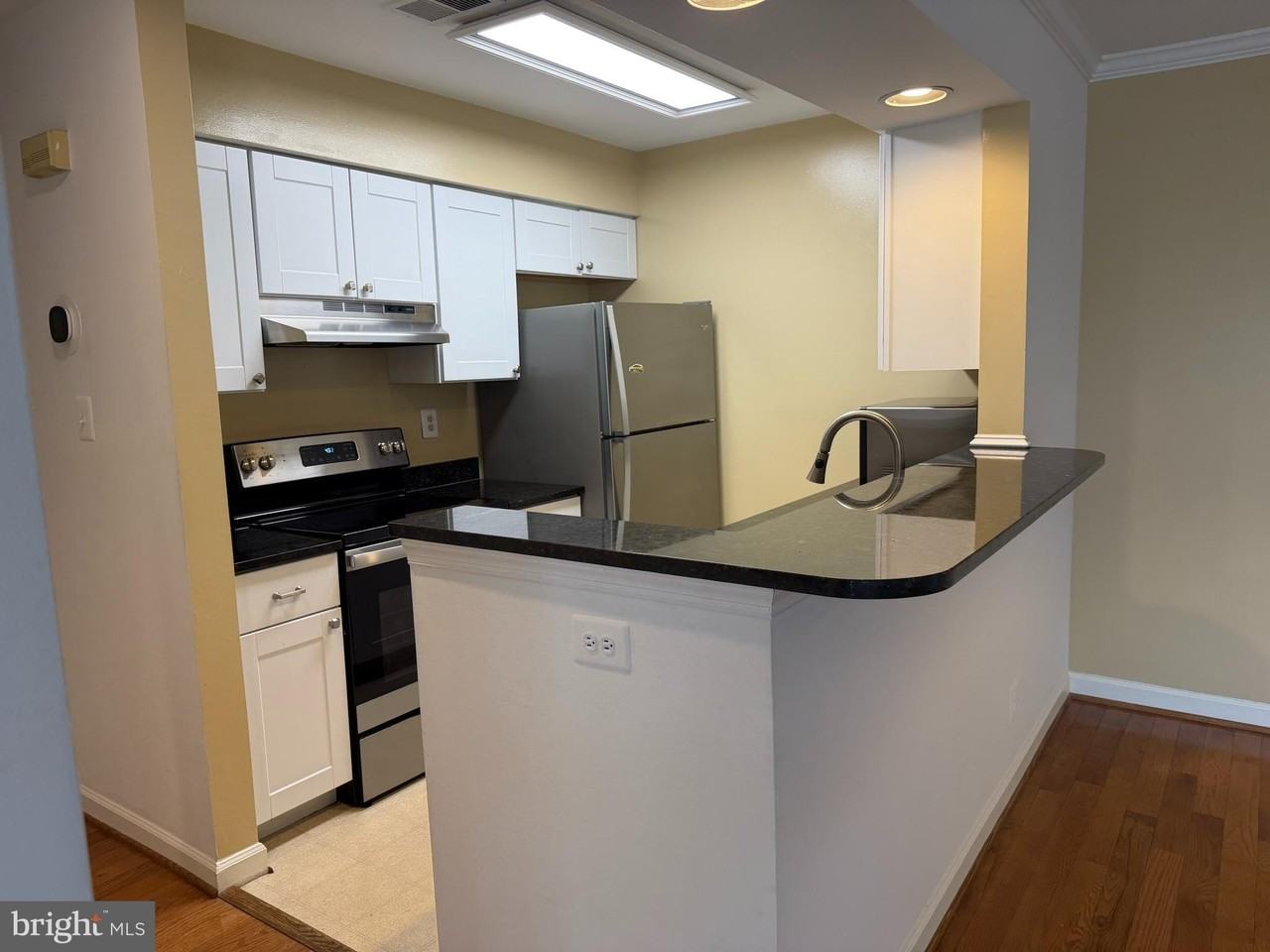 5911 Barbados Pl #202 - Photo 7 of 34