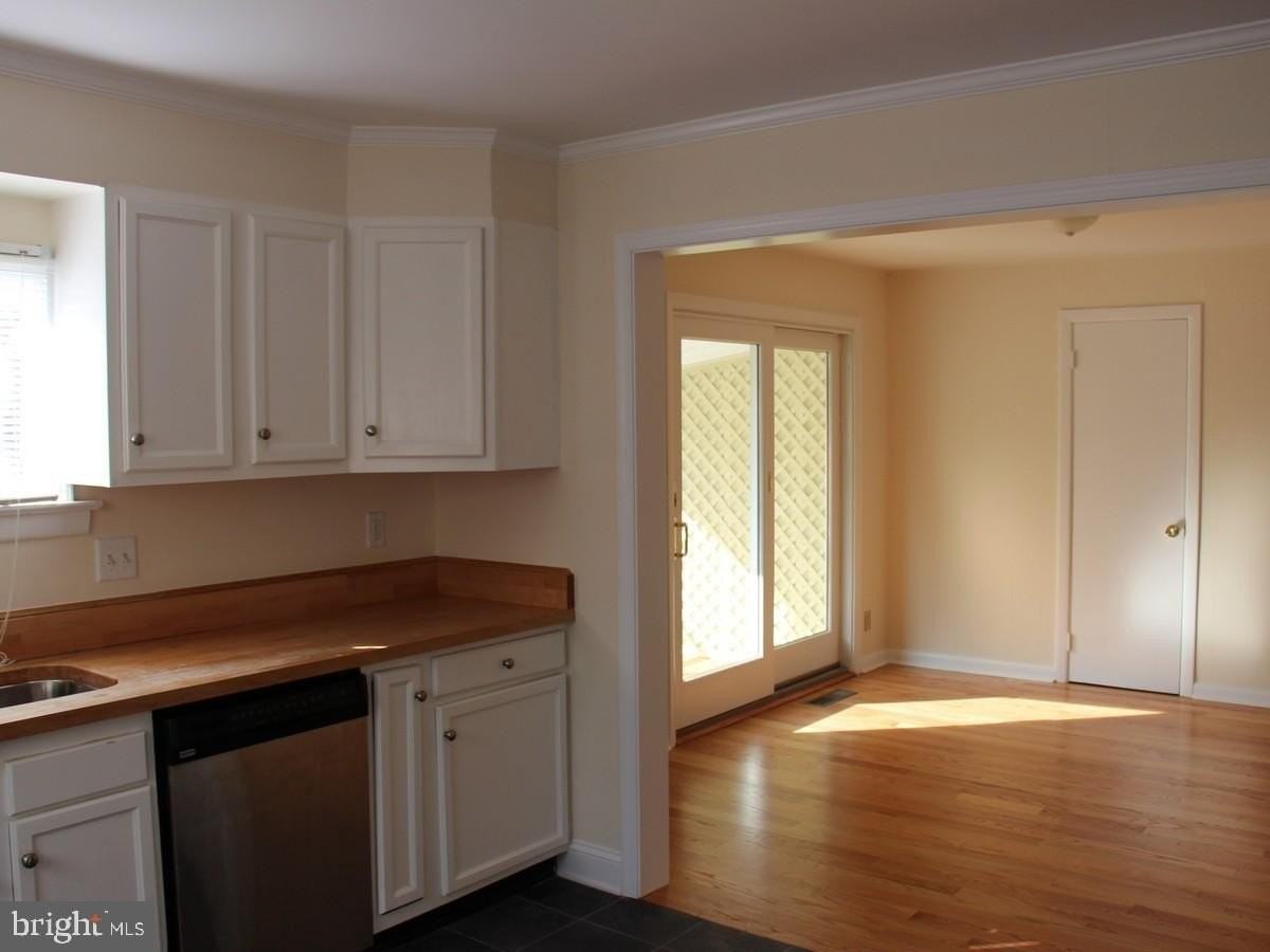 420 N Washington St - Photo 2 of 11