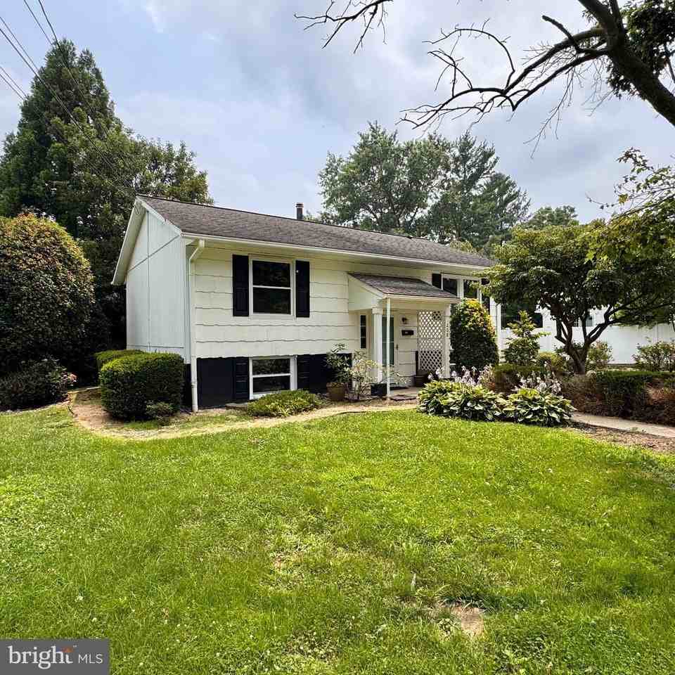 208 Chestnut Rd - Photo 2 of 24