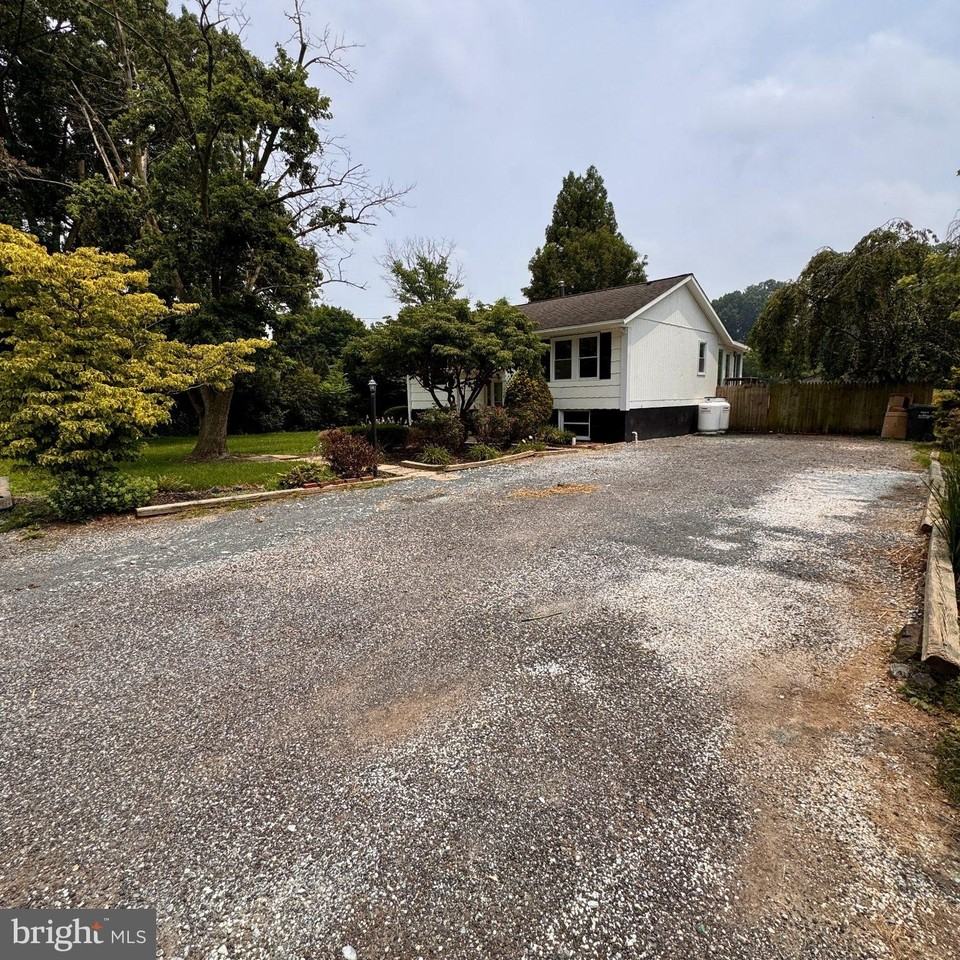 208 Chestnut Rd - Photo 3 of 24