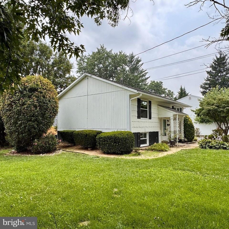 208 Chestnut Rd - Photo 4 of 24