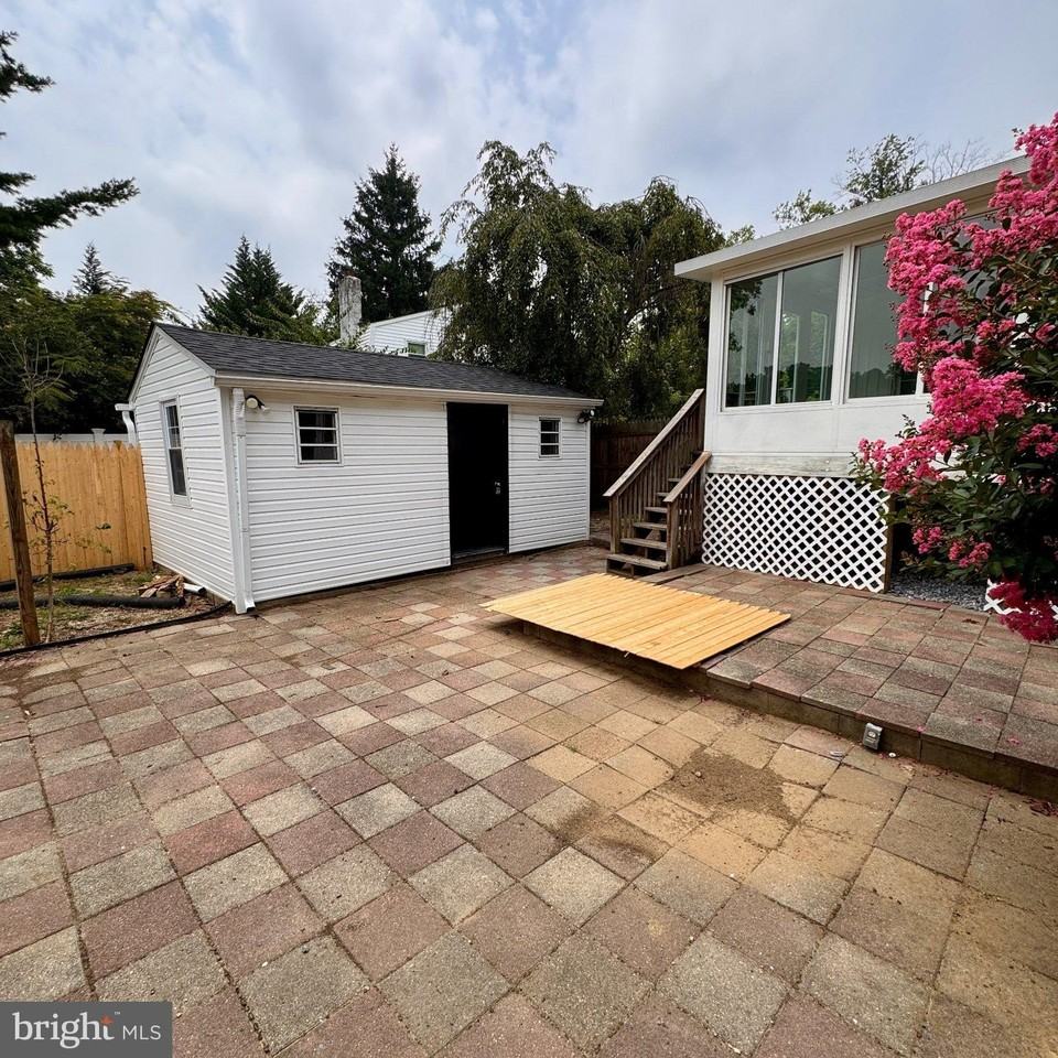 208 Chestnut Rd - Photo 5 of 24