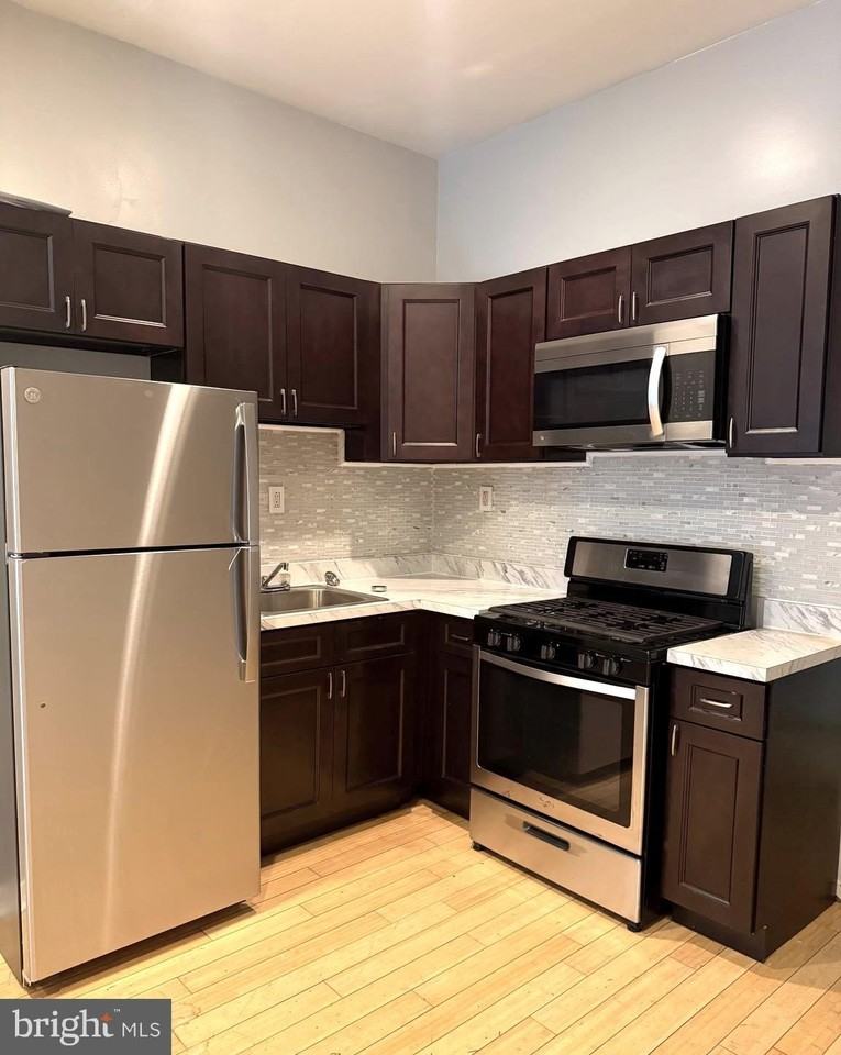 3211 W Montgomery Ave - Photo 4 of 22
