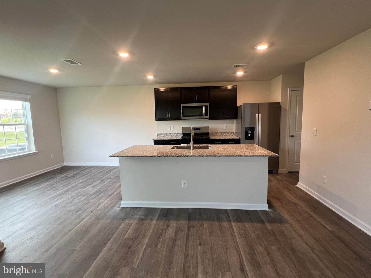 107 Monacan St - Photo 3 of 15