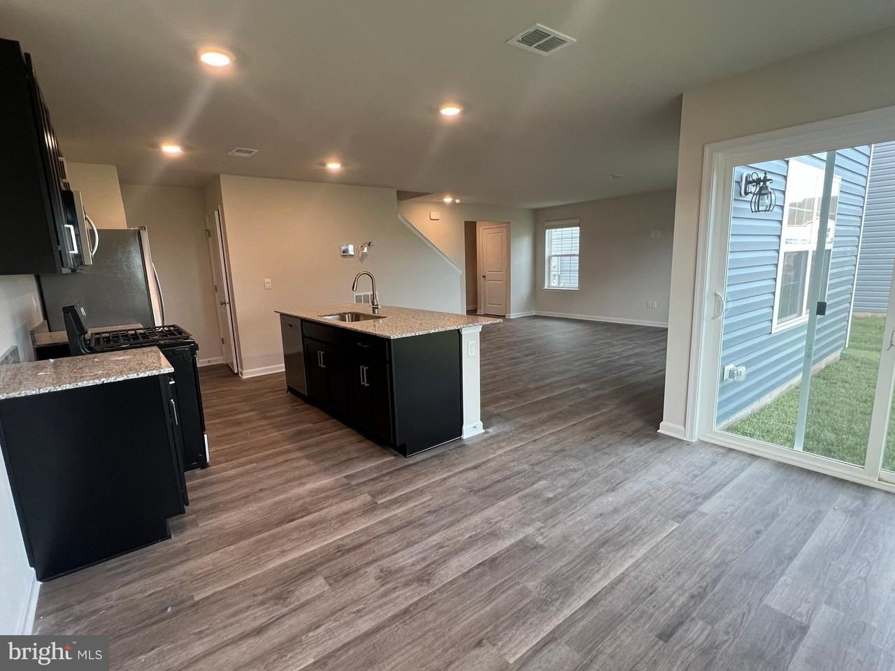 107 Monacan St - Photo 4 of 15