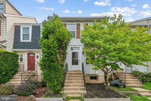 featured image of 5515 Woodlawn Manor Ct