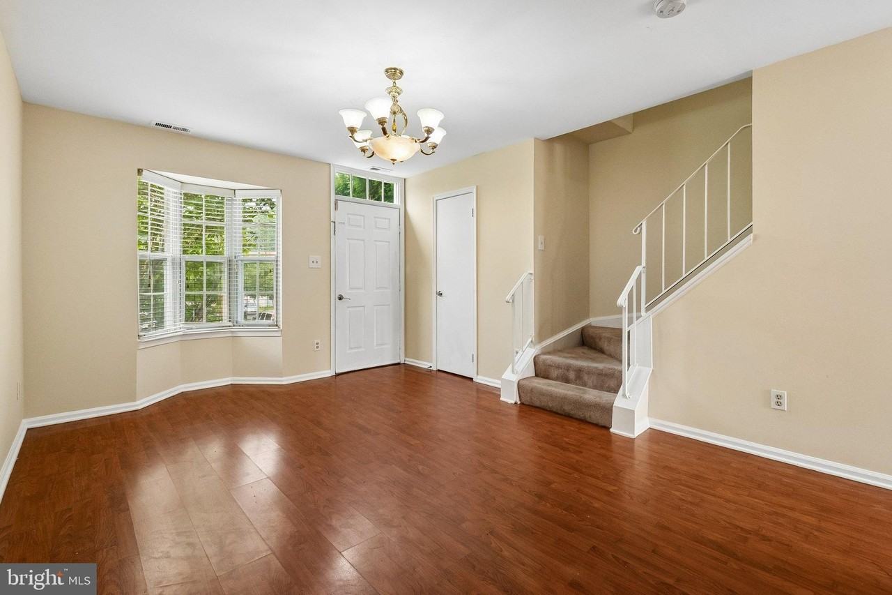 5515 Woodlawn Manor Ct - Photo 2 of 28
