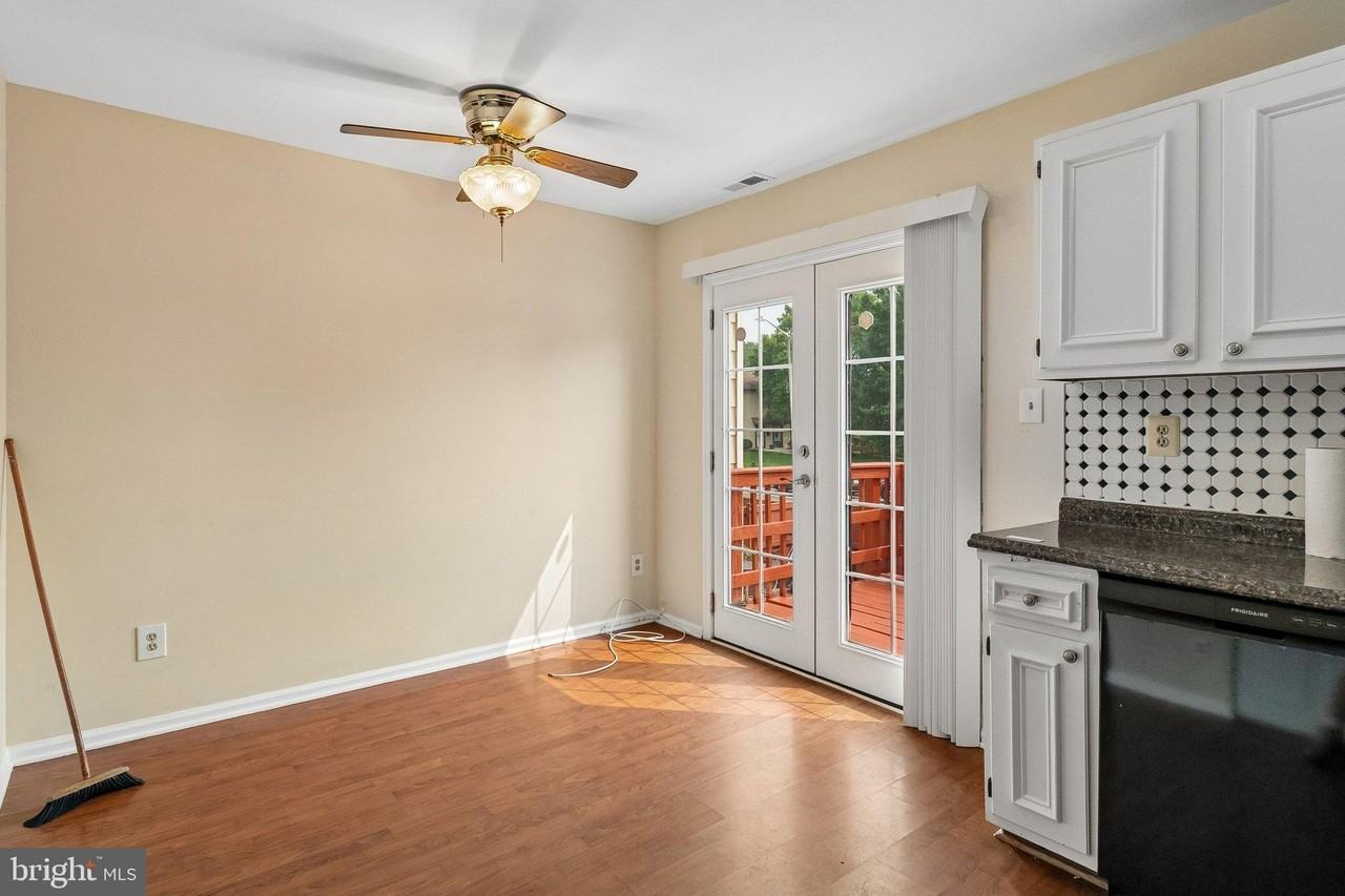 5515 Woodlawn Manor Ct - Photo 7 of 28