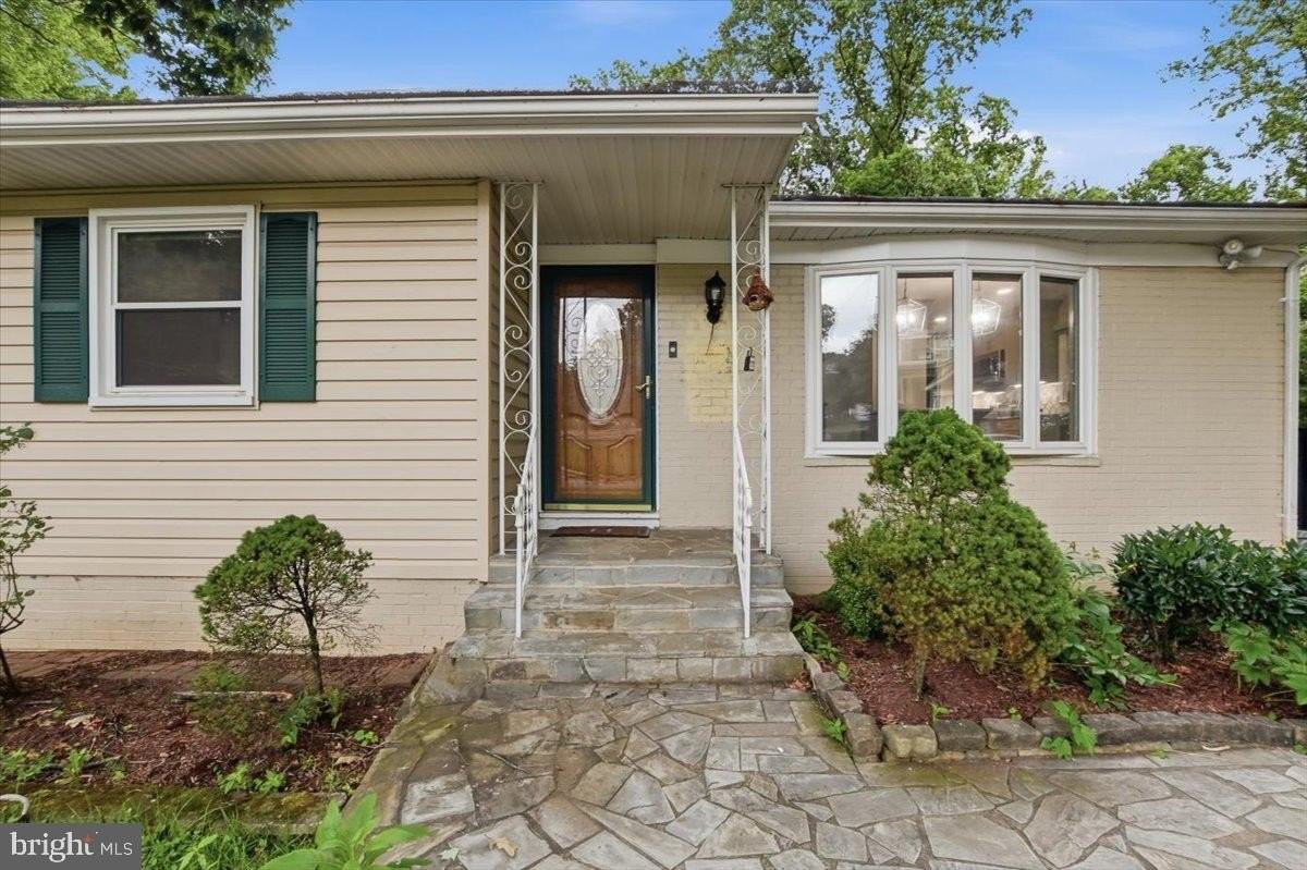 131 Casmar St Se - Photo 4 of 43