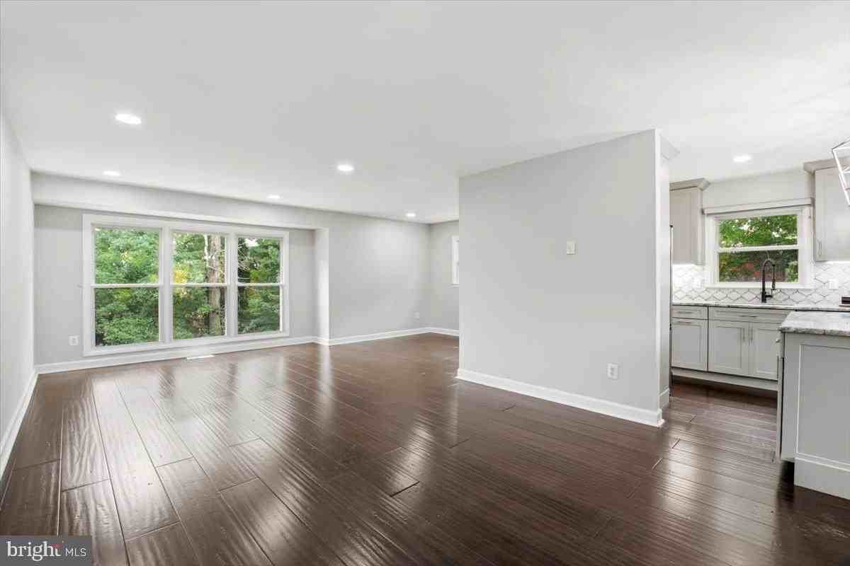 131 Casmar St Se - Photo 5 of 43