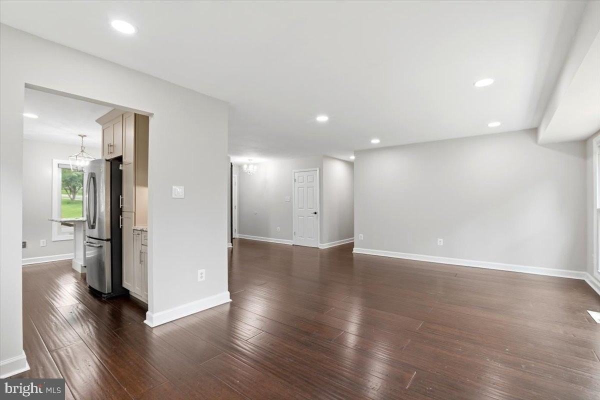 131 Casmar St Se - Photo 7 of 43