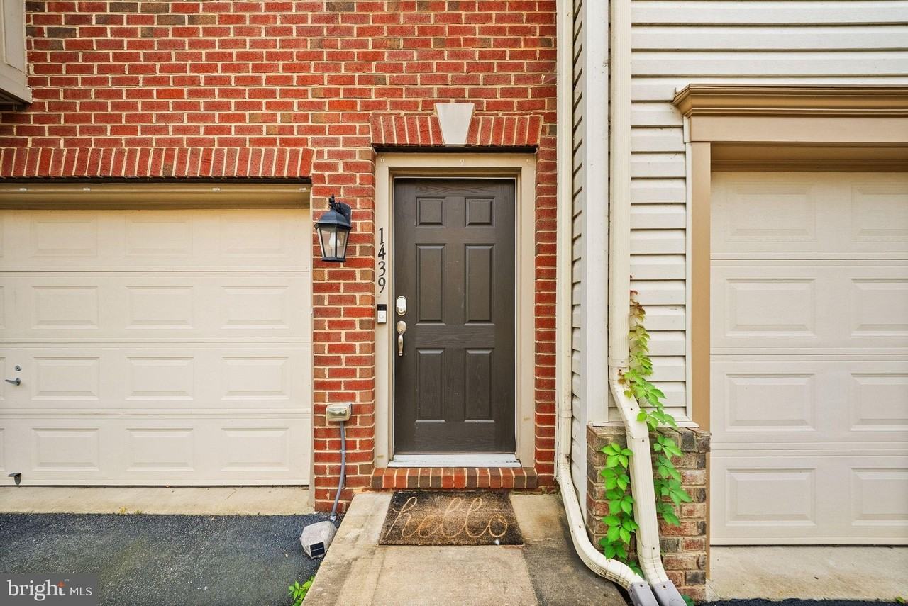 1439 Occoquan Heights Ct - Photo 4 of 50