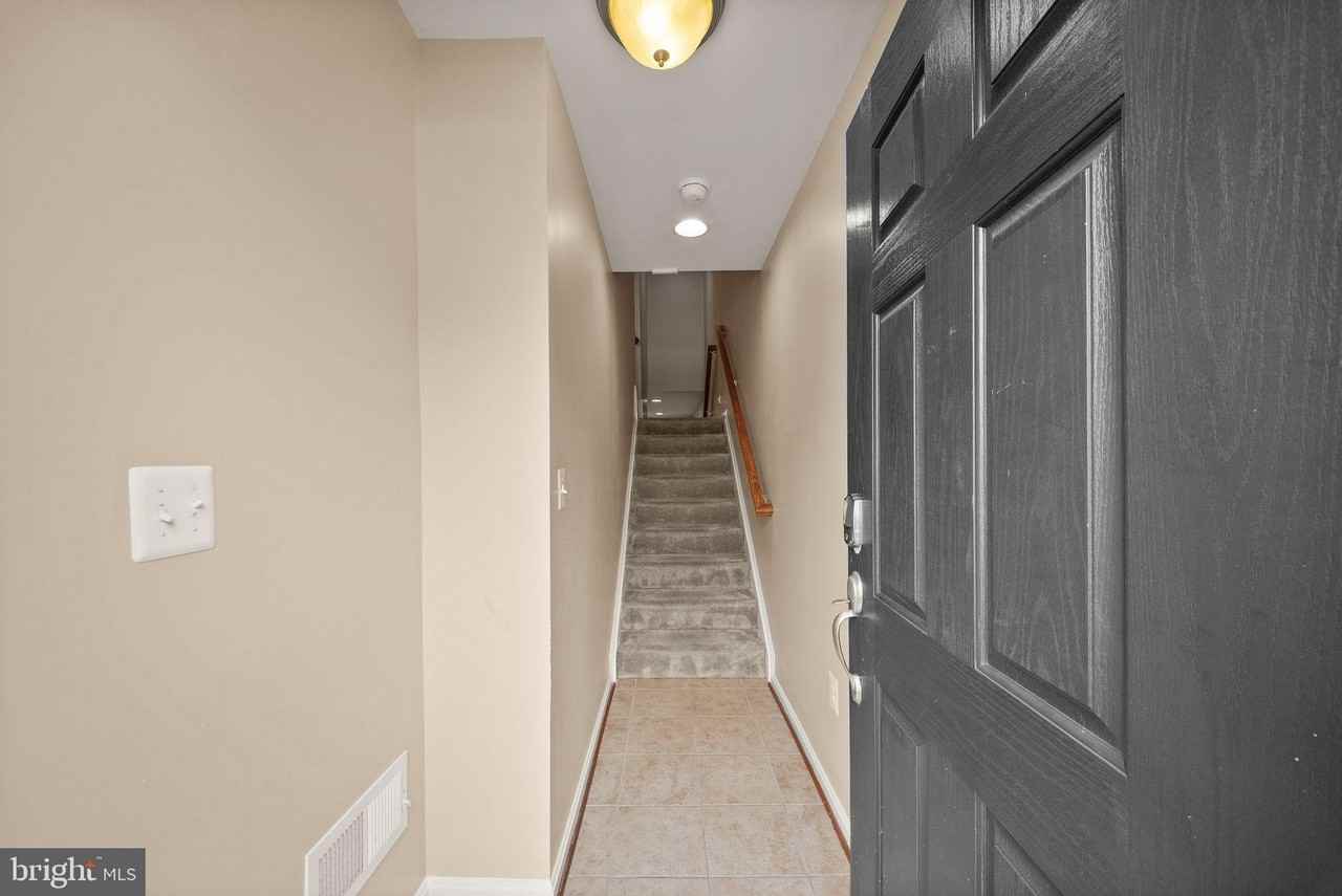 1439 Occoquan Heights Ct - Photo 5 of 50