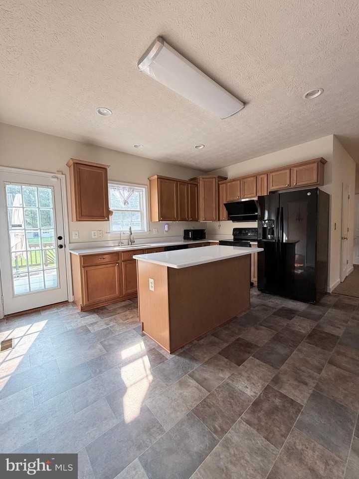 4114 Derbyshire Ln - Photo 2 of 20