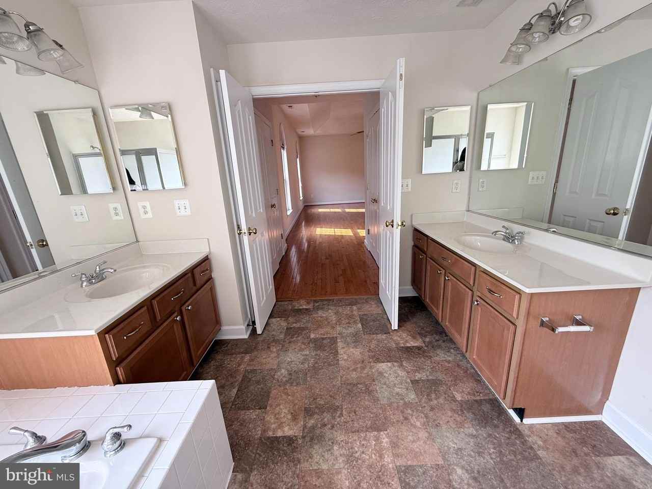4114 Derbyshire Ln - Photo 6 of 20