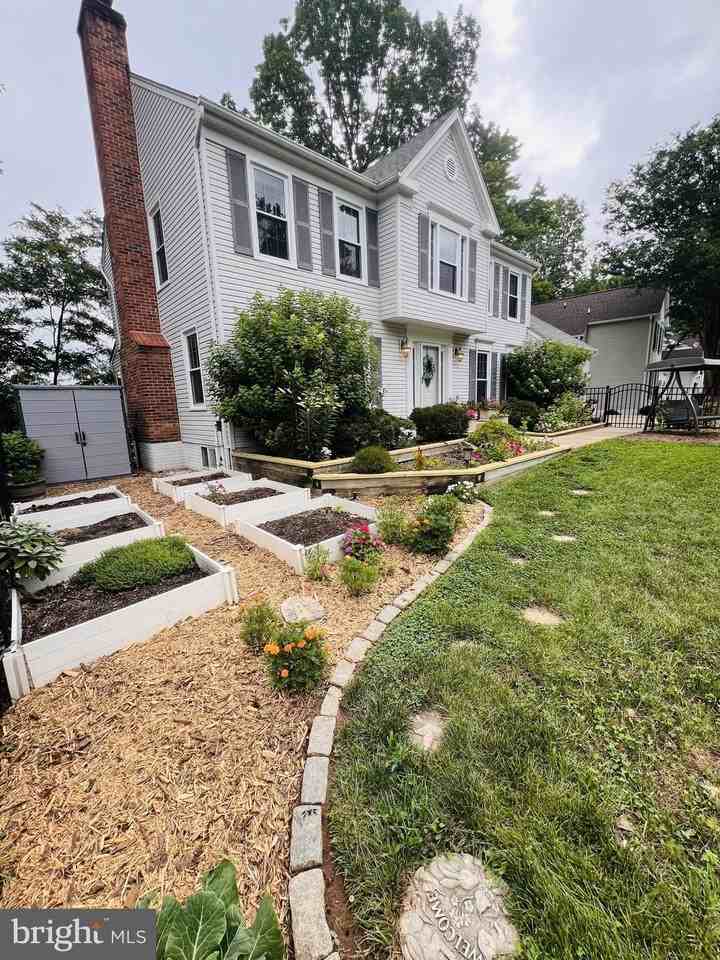 3705 Aquia Dr - Photo 4 of 37