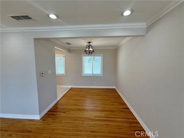 517 Blossom Ln - Photo 4 of 8