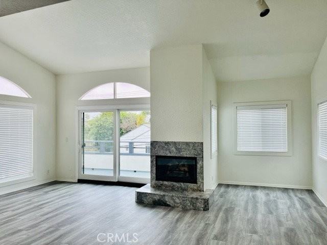 638 3rd St - Photo 3 of 8