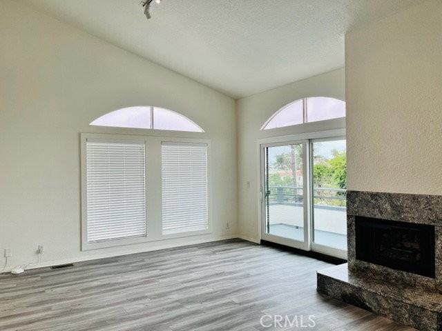 638 3rd St - Photo 4 of 8
